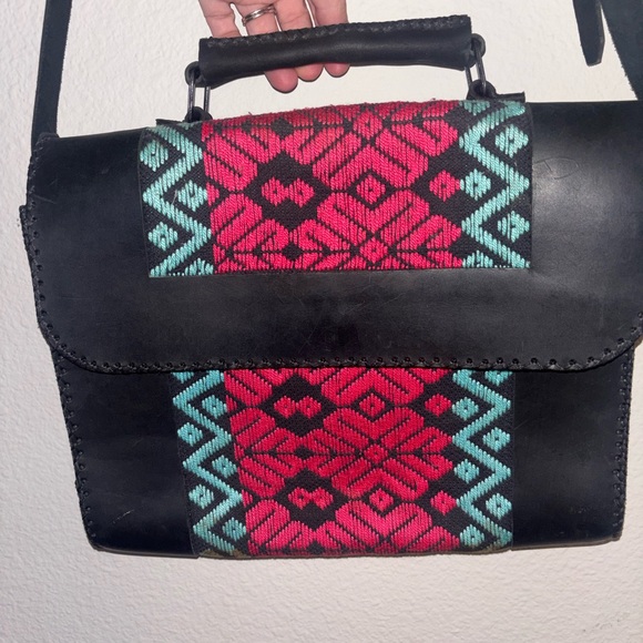Elegant Black leather Crossbody Bag with Red and Teal Pattern - Picture 2 of 9